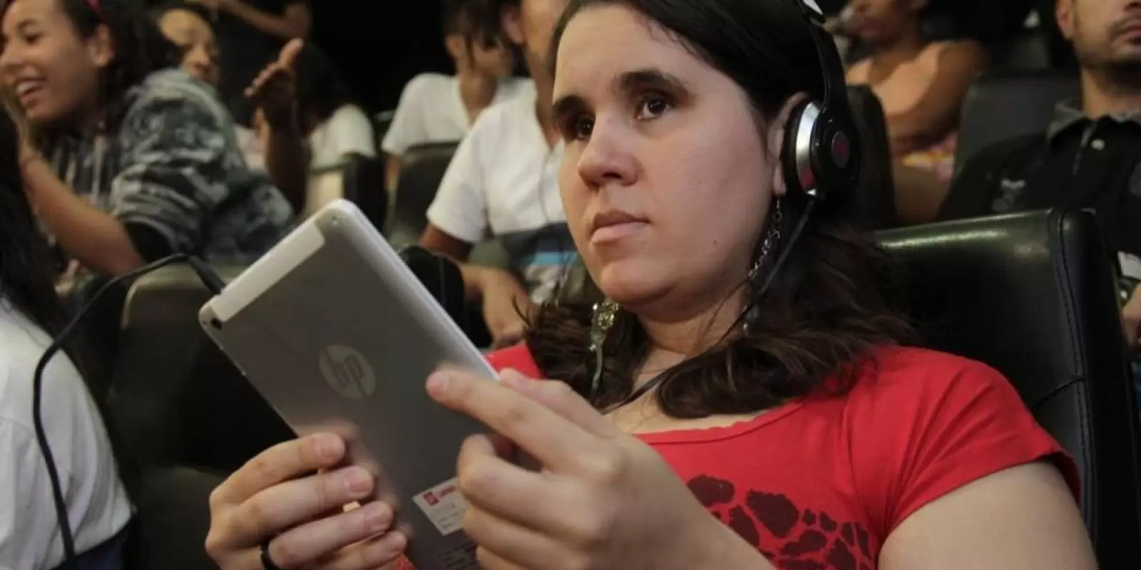 Aplicativo WhatsCine oferece acessibilidade no cinema para surdos e cegos