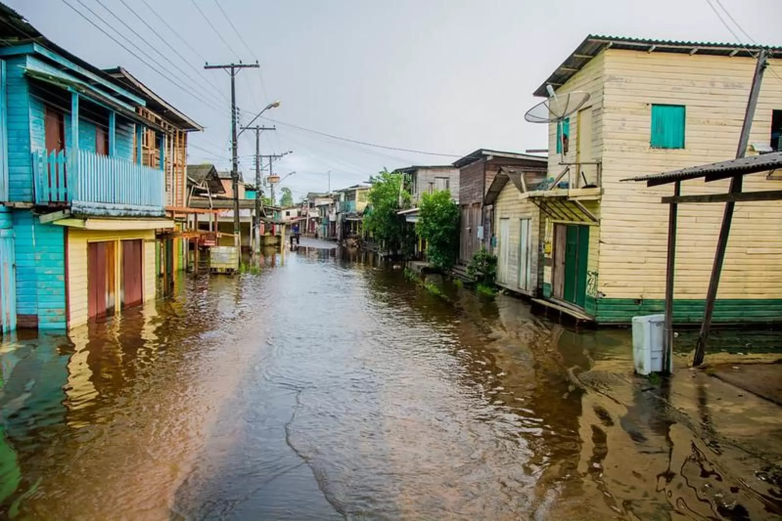    Laranjal do Jari - A maior favela fluvial do mundo