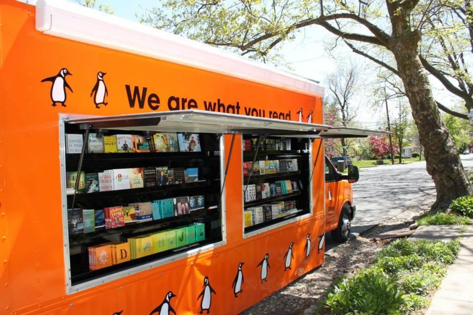 Conheça o Book Truck: uma livraria sobre rodas