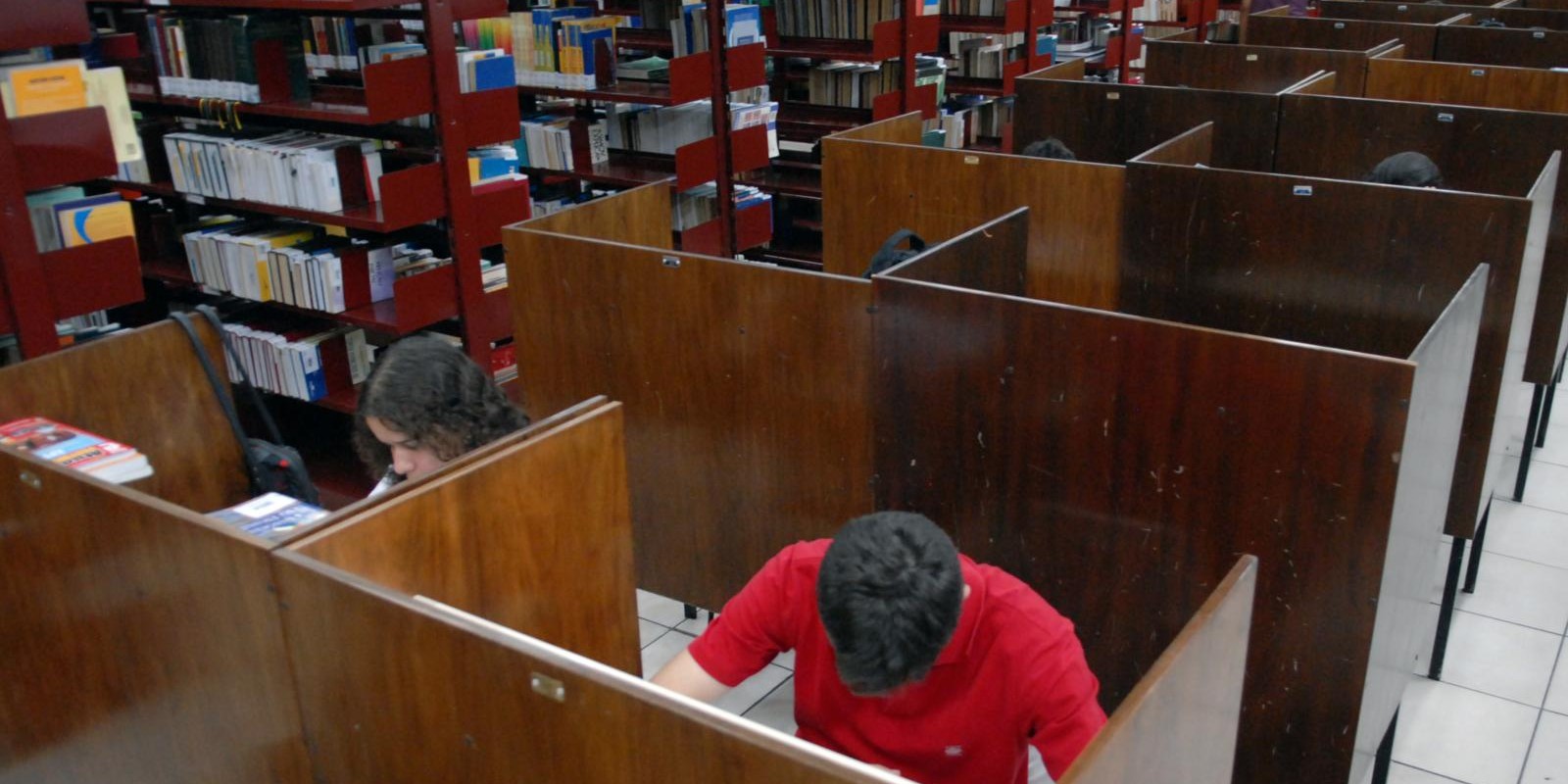 Falta de bibliotecas públicas no Brasil pode desestimular a leitura - Conexão - Canal Futura